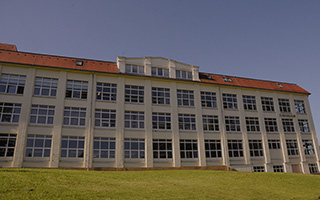 Фортепианная фабрика в Зайфхеннерсдорфе